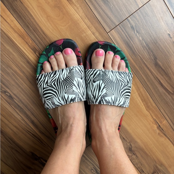 Johnny Was Zebra Pool Slides - Picture 3 of 6